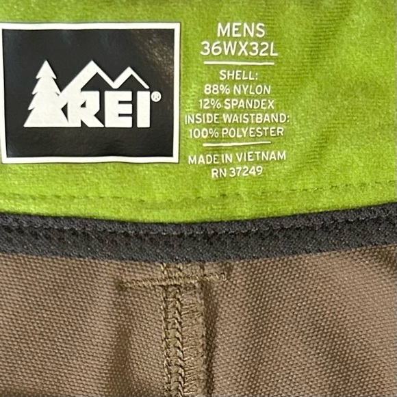 REI Men's Brown Cargo Pants. Size 36 x 32 - Picture 7 of 7